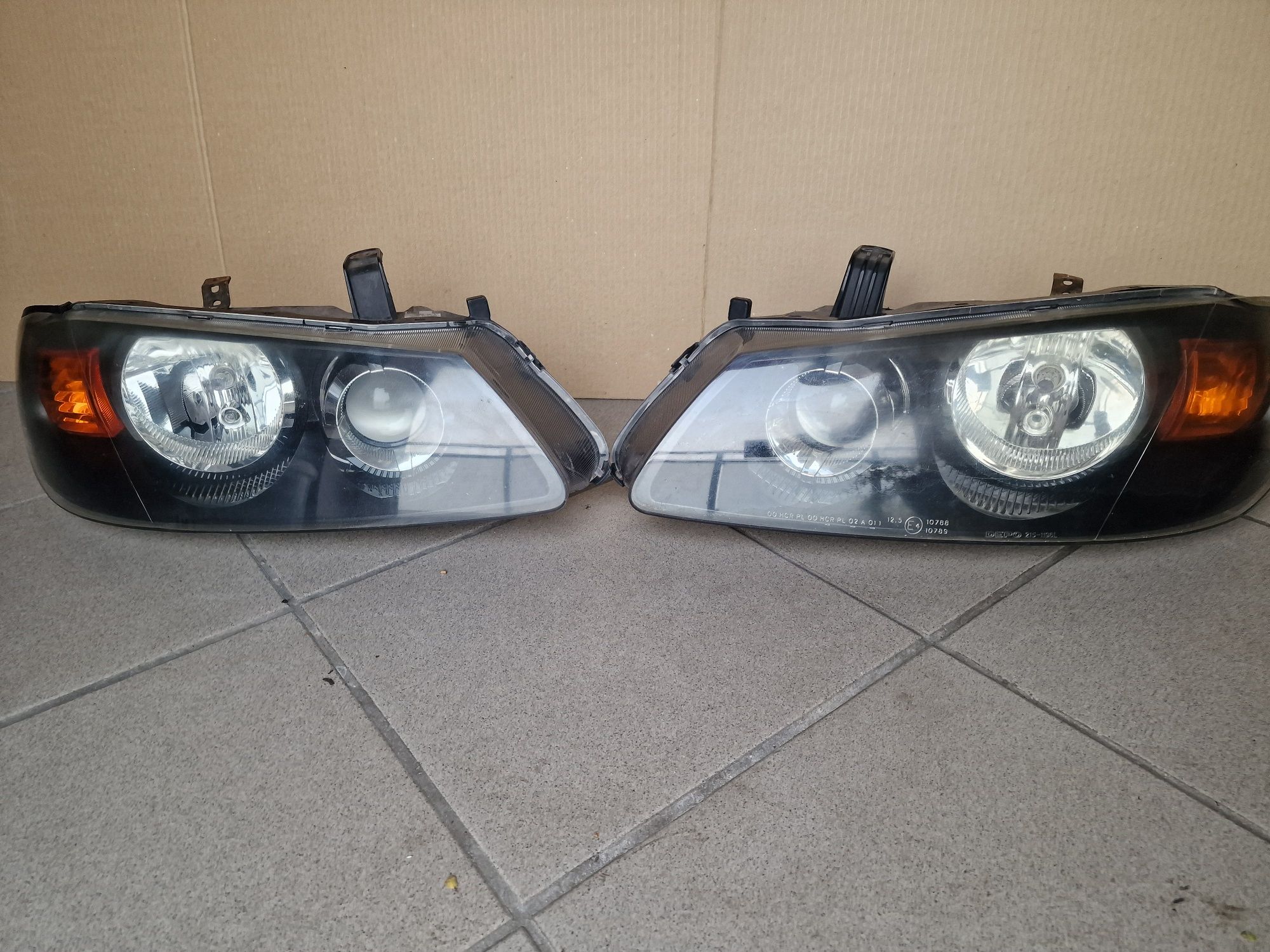 Lampy przód nissan Almera lift N16 komplet