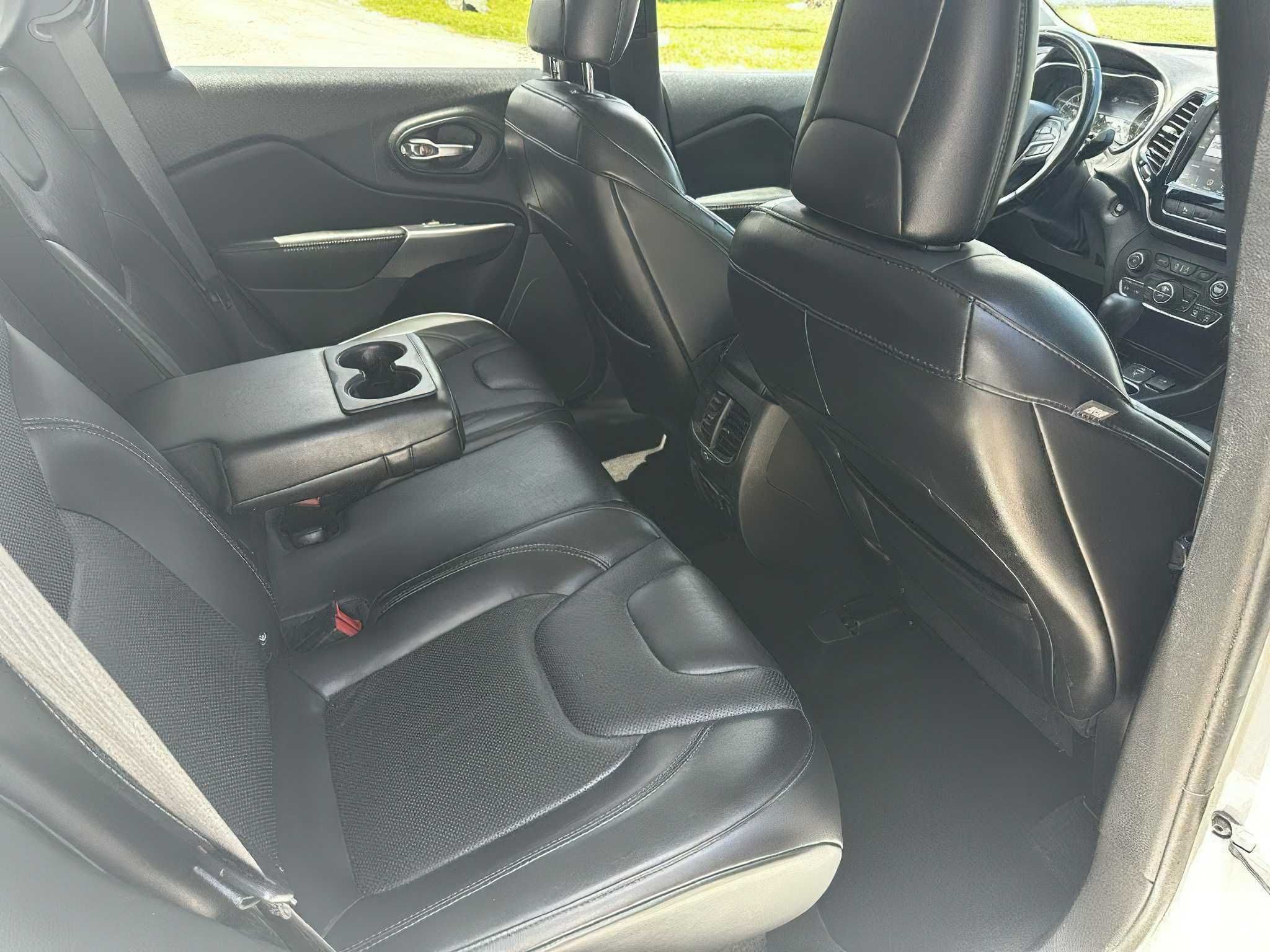 Jeep Cherokee      2019