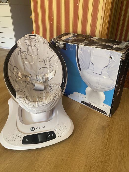 Заколисуючий центр крісло-гойдалка 4MOMS mamaRoo 4.0