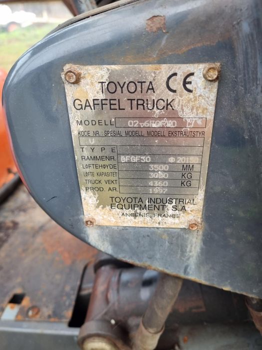 wozek widłplowy toyota 6fdf30 gazowy