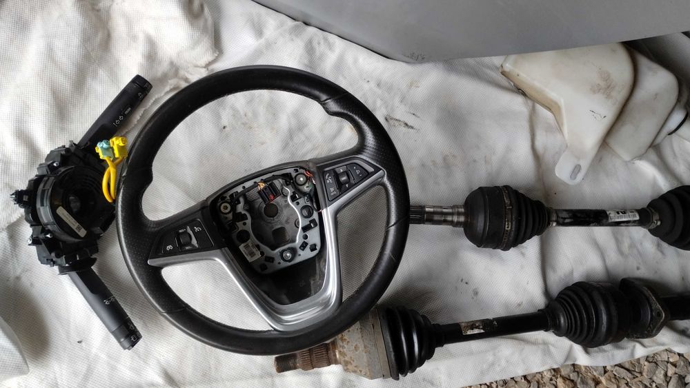 Części Opel Insignia 2010 Maska, Zderzak, Rozrusznik, Klapa, Przeguby.