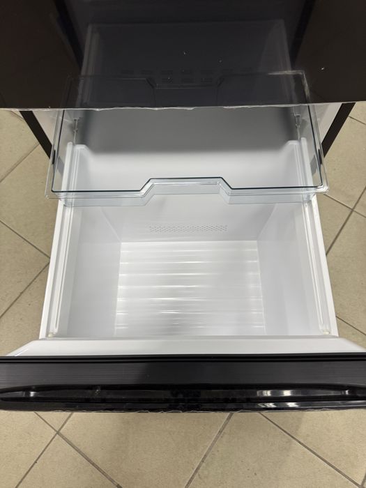 Холодильник HISENSE RM469N4AFD1 3D No Frost 200cm Чорний SmartFresh