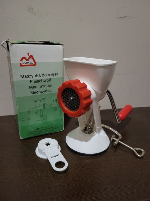 Ręczna maszynka do mięsa Domik z przyssawką z przystawką do ciastek