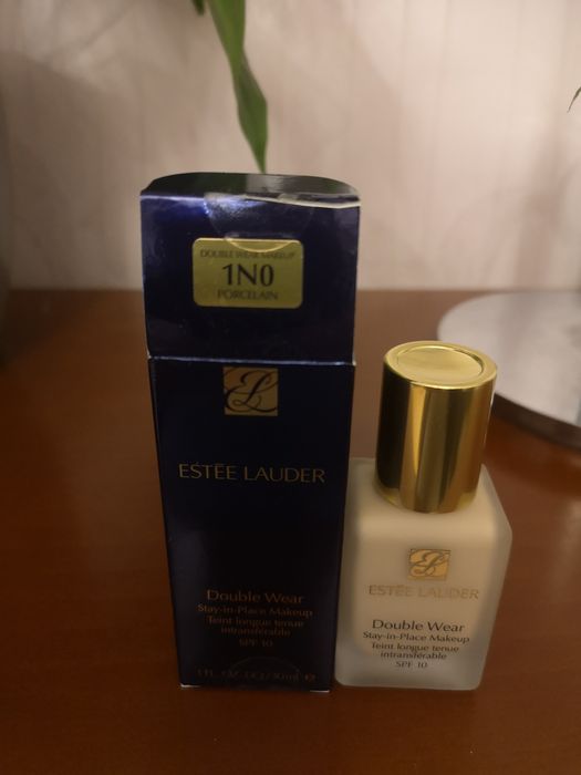 Estee Lauder Double Wear 1N0