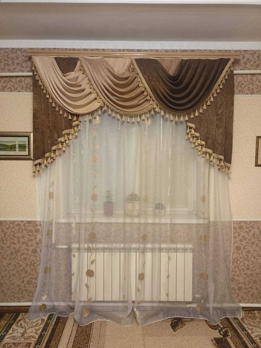 Ламбрекен, тюль, карниз. 3 комплекти на вікна. Кімната і 2 спальні.