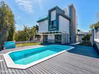 Moradia T5 contemporânea com piscina,...