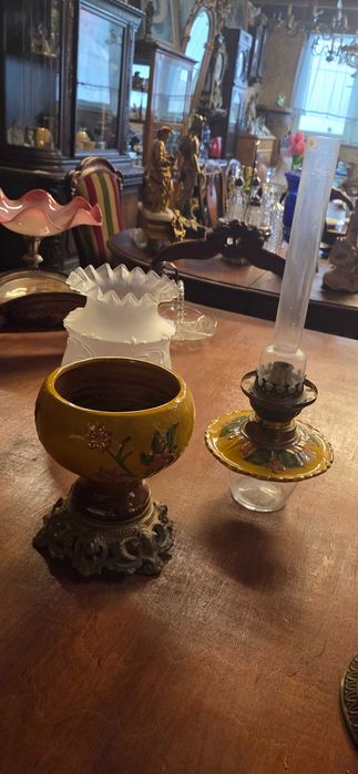 Stara lampa naftowa majolika wys. 53 cm.