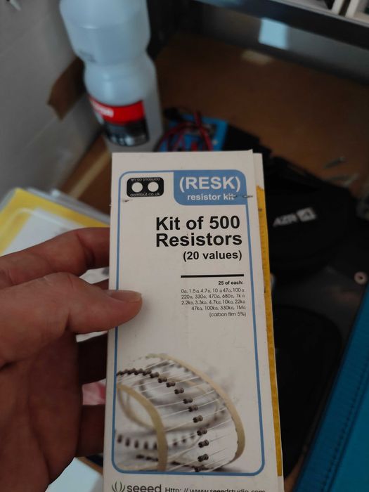 Electronic components and microcontrollers64586412795651123