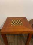 Mesa de Xadrez em Madeira Americana- Peça Única