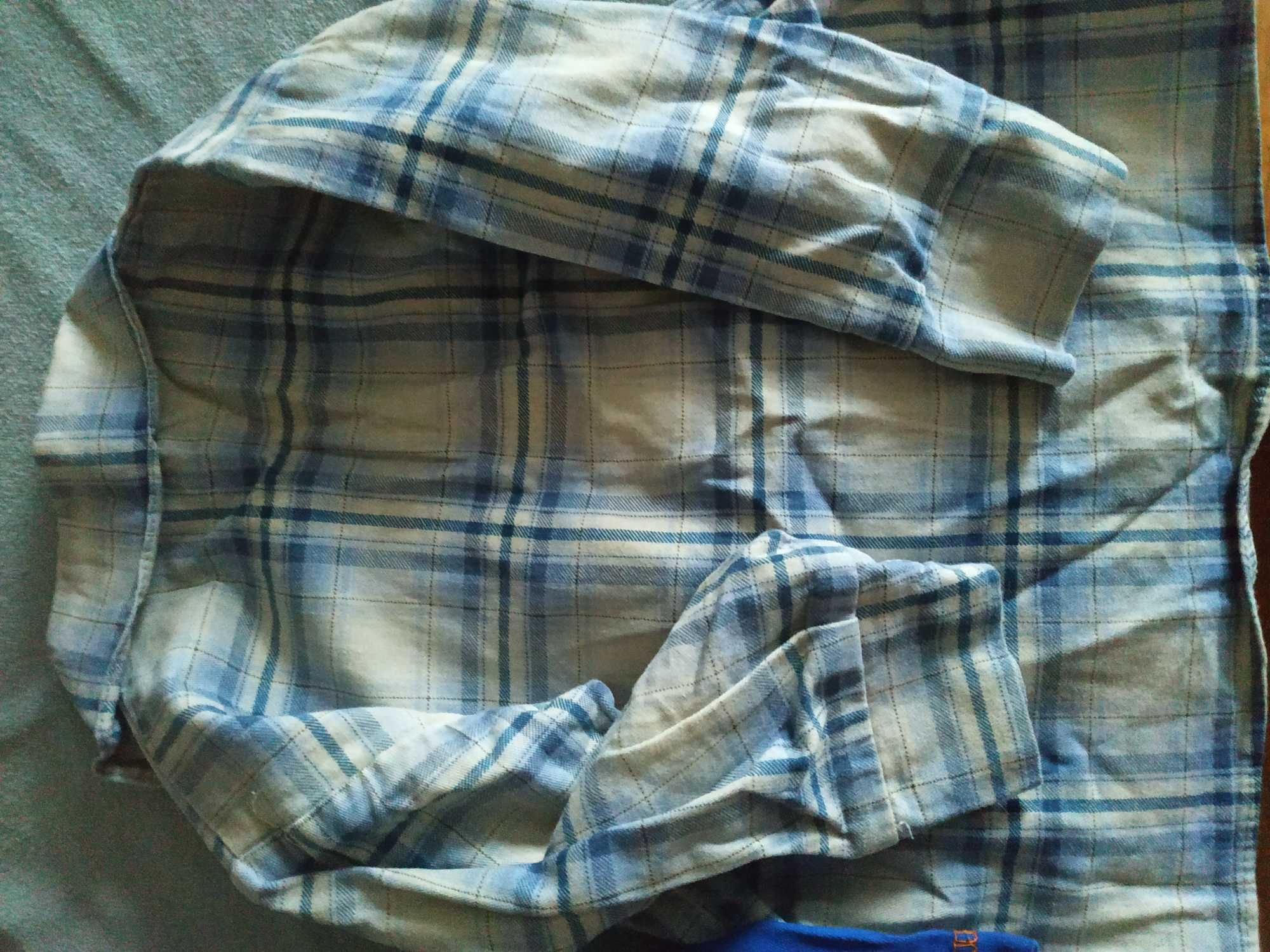 Bluzeczka i koszula w kratę dla małego chłopca