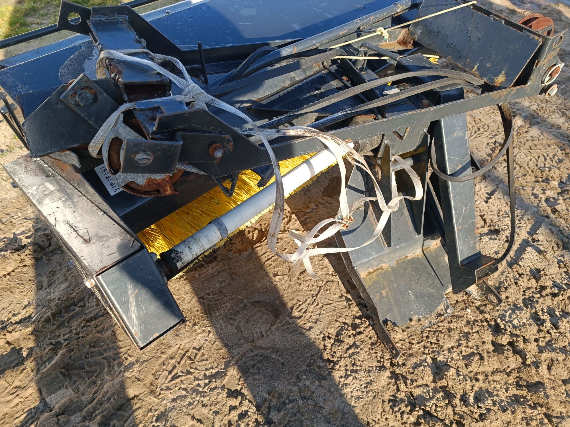 Kosiarka traktorek szczotka zamiatarka Kova 100c Husqvarna odśnieżarka