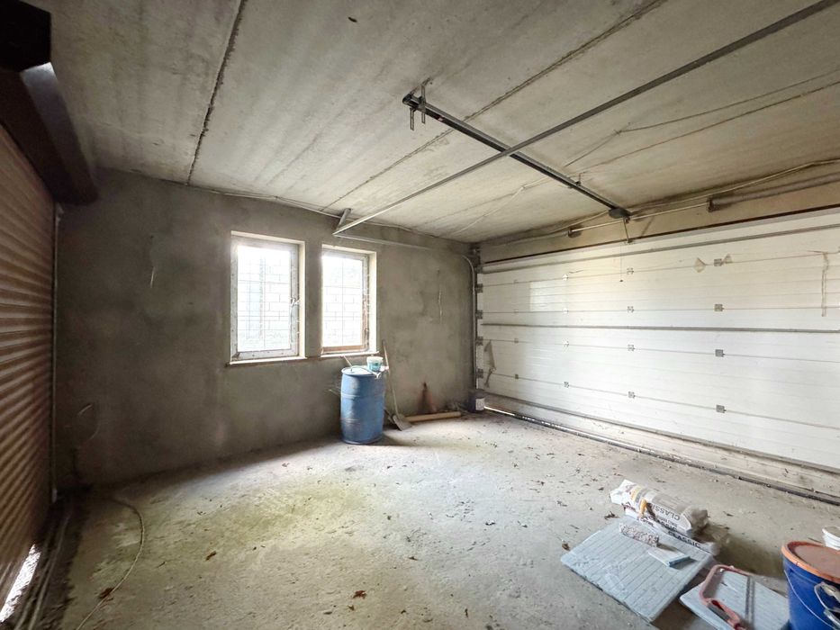 Дом в Совиньоне, ул. Бризова. 9 соток. Есть подвал. Гараж на 2 авто