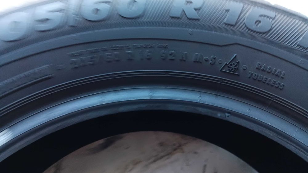 205/60/16 Semperit  master grip 2