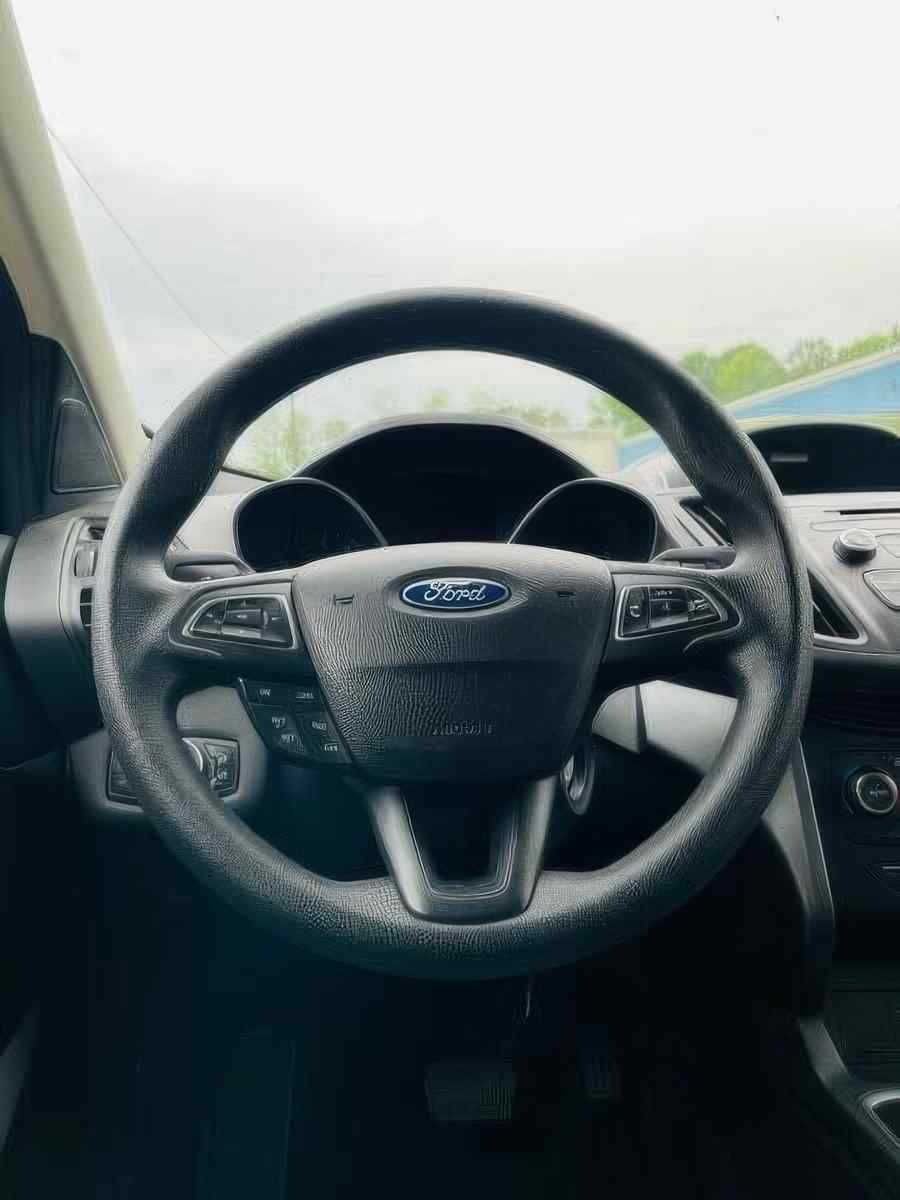 2017    Ford    Escape