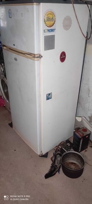 рабочий двухкамерный холодильник