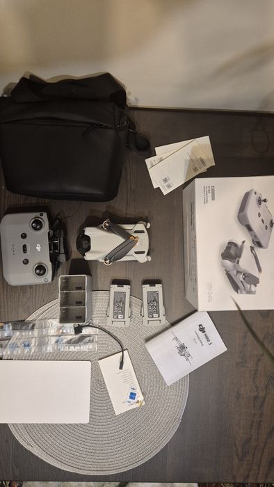Dron DJI Mini 3 super stan! 3 baterie, ładowarka, śmigła, torba