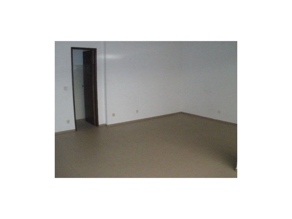 Loja no centro de Monte Real