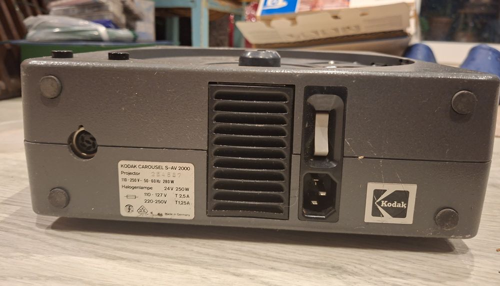 Projetor de slides Kodak Carousel S-AV2000