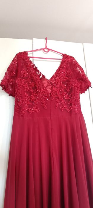 Nowa bordowa sukienka na wesele