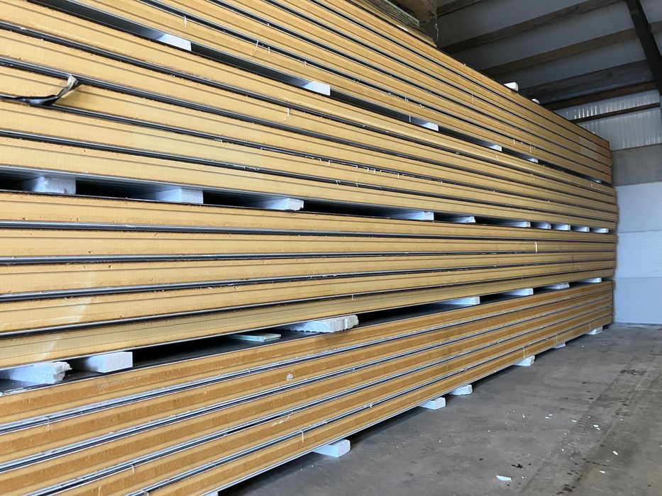 Płyta warstwowa  płyta obornicka chłodnia gruba 200 mm 20 cm dł 14,35m