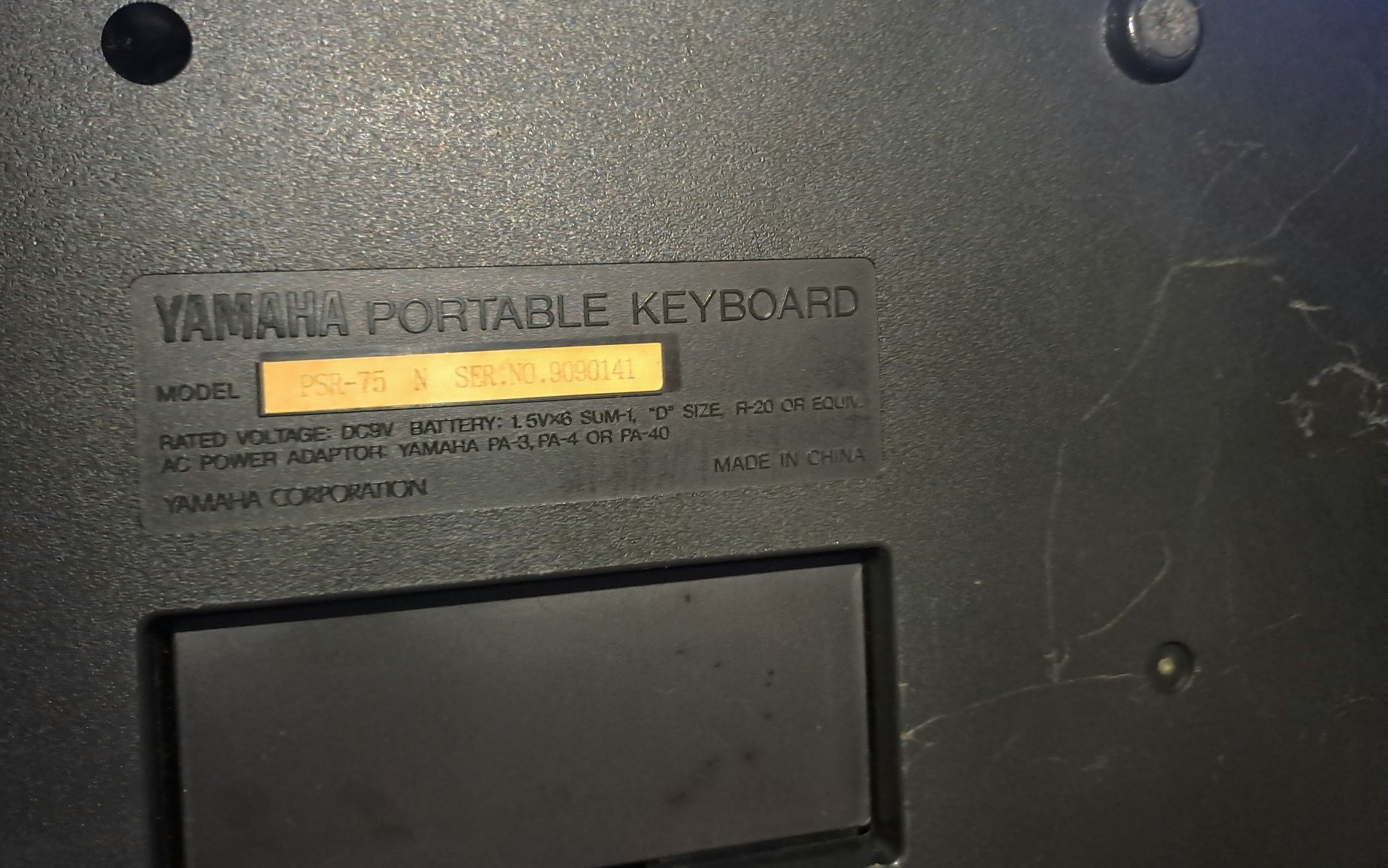 Órgão portátil YAMAHA PSR-75