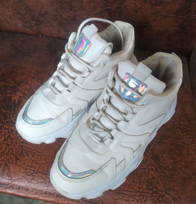 Кросівки жіночі 41 р. / Кроссовки женские