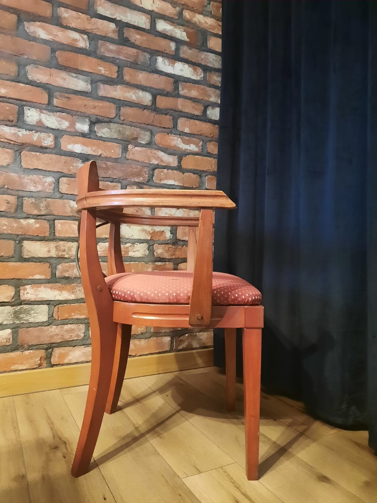 Krzesło PRL hotel Polonez
