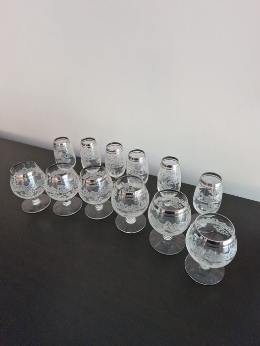 12 cálices antigos para Vinho do Porto ou licores