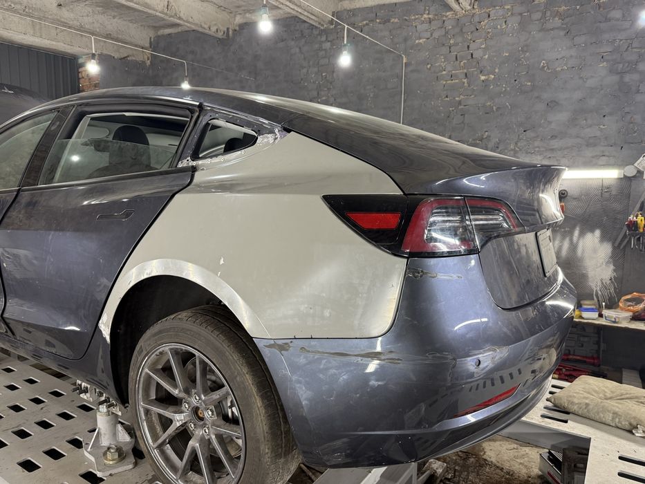 Рихтування авто на стапелі.