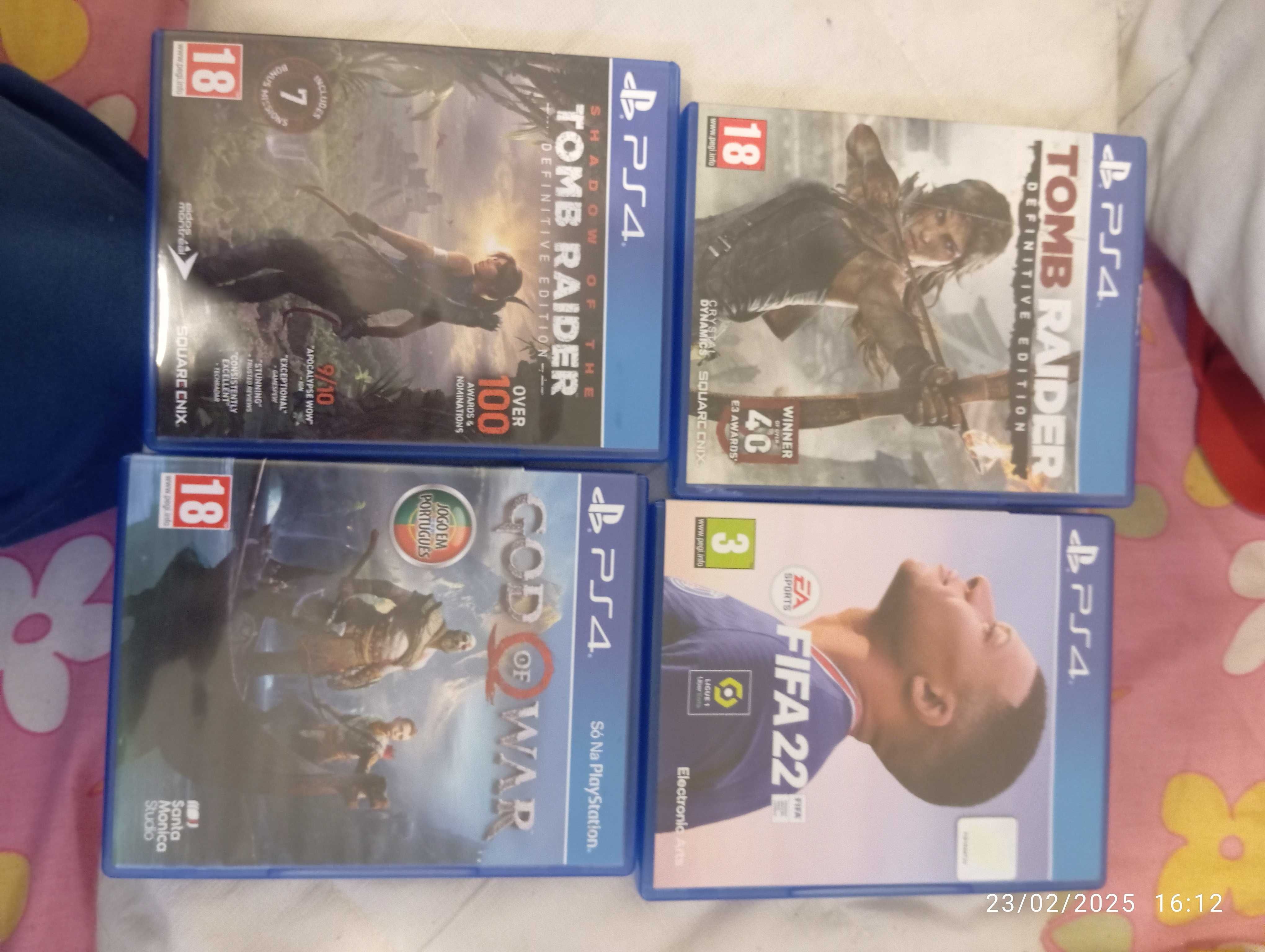 Consola ps4 slim 500 g base pra carregador + 4 jogos