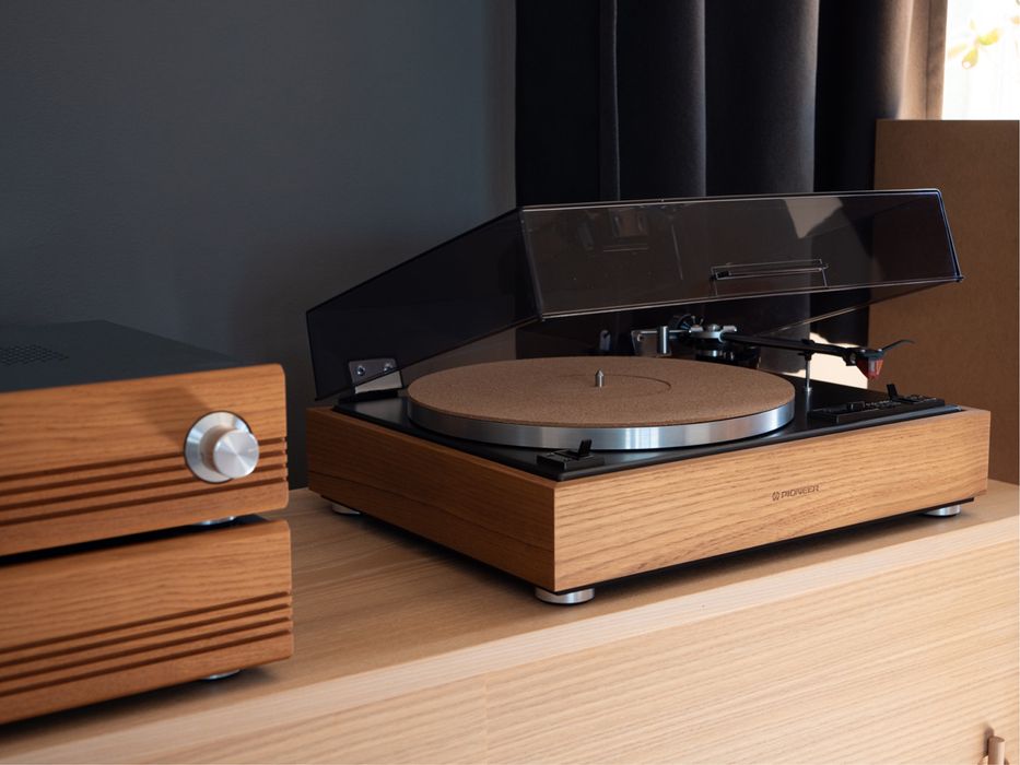 Gramofon Pioneer PL 12 bez wkładki.