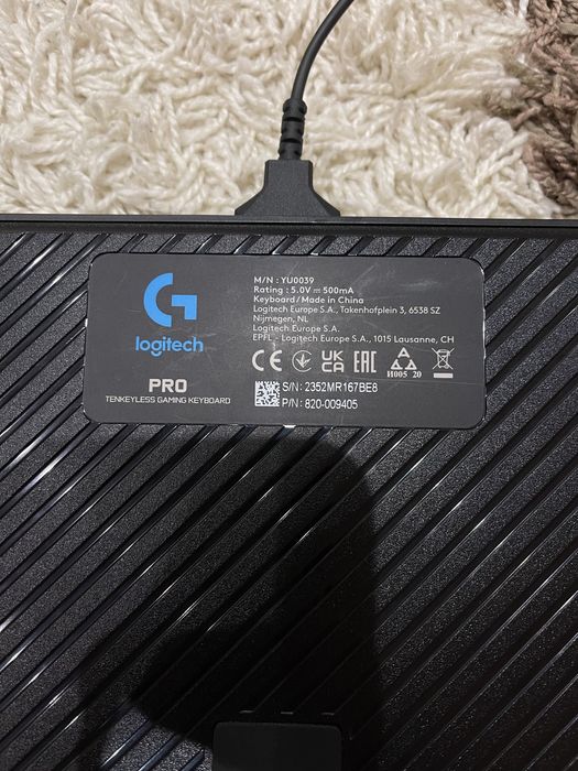 Продам игровую клавиатуру logitech G pro