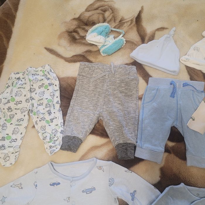 Продам пакет одягу  на хлопчика 0-3 місяці