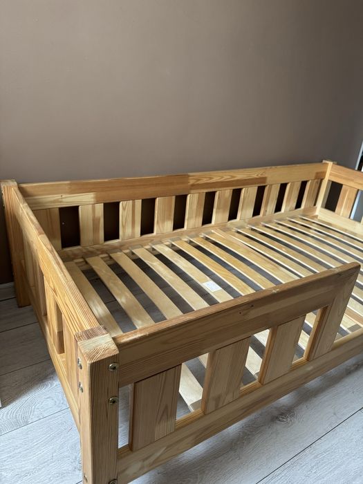 Łóżko dziecięce drewniane