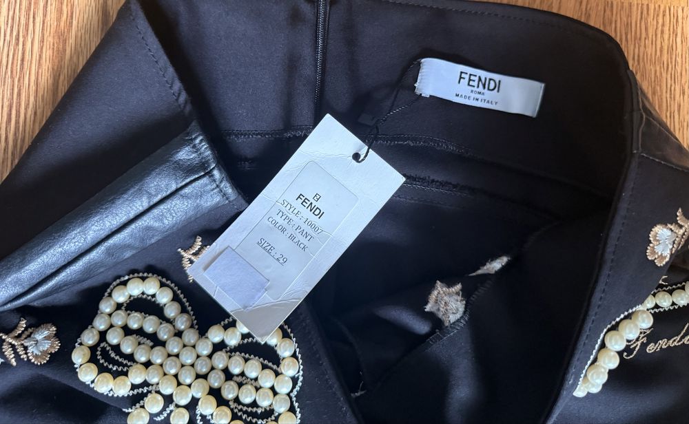 Продам женские брюки.