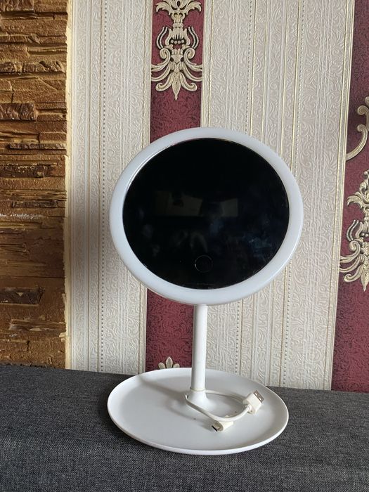 Зеркало с подсветкой на аккумуляторе