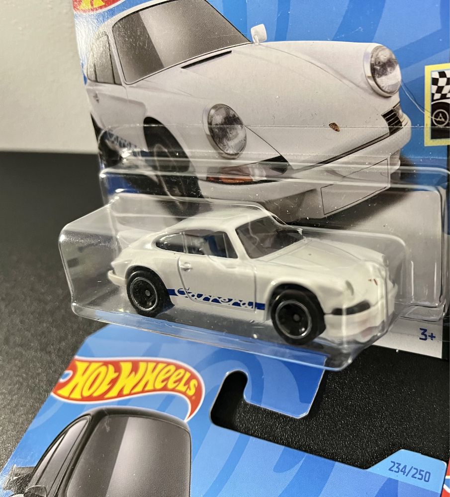 Модель Hot Wheels Porsche 911 Carrera RS 2.7