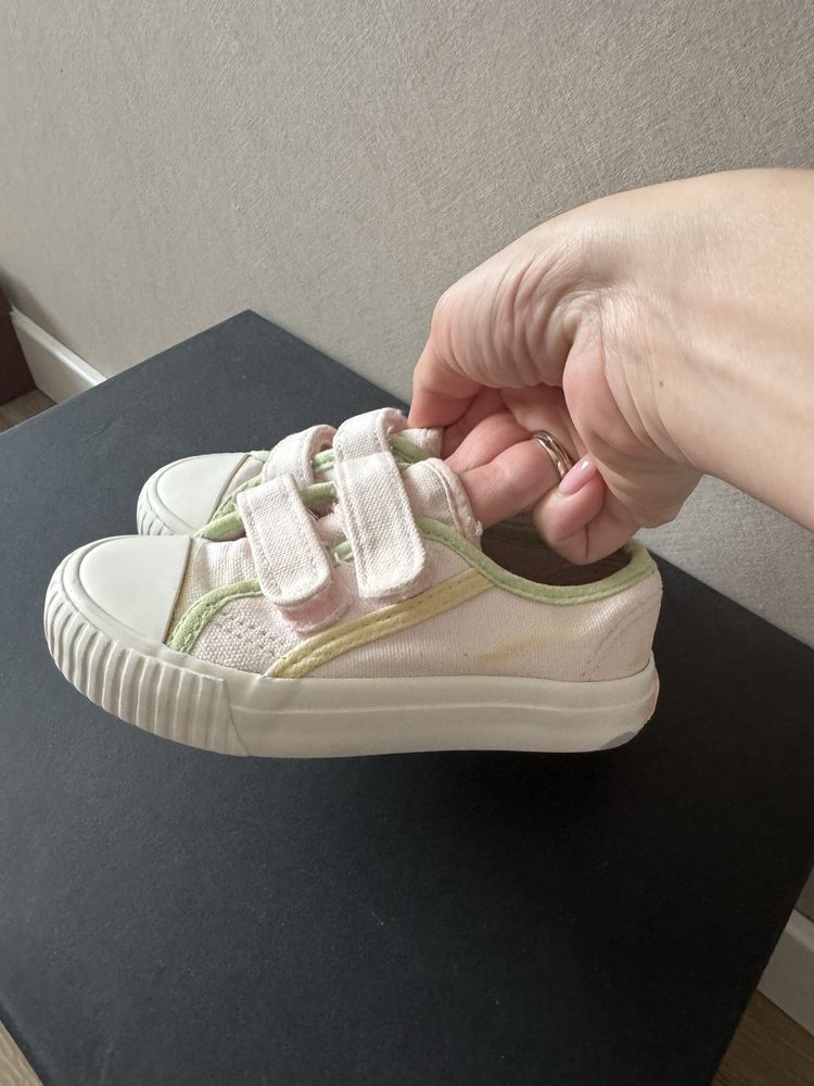 Продам кеды для девочки