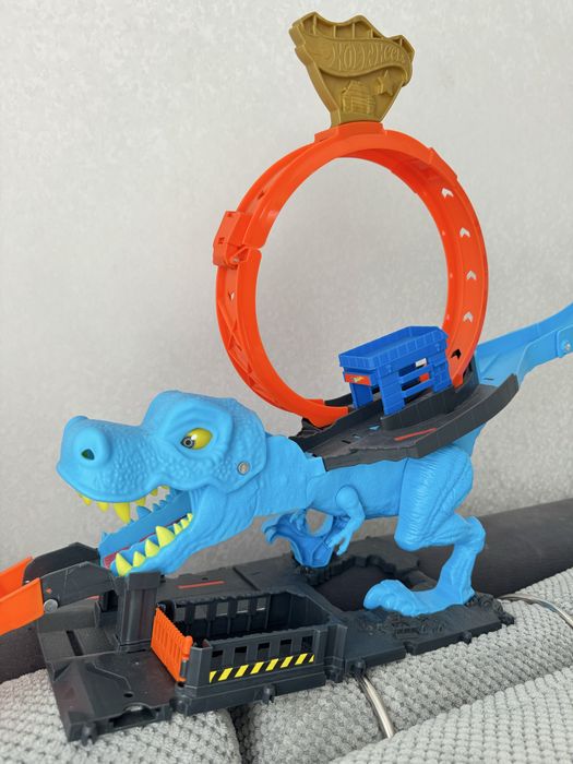 Игровой набор Hot Wheels Охота Ти-Рекса