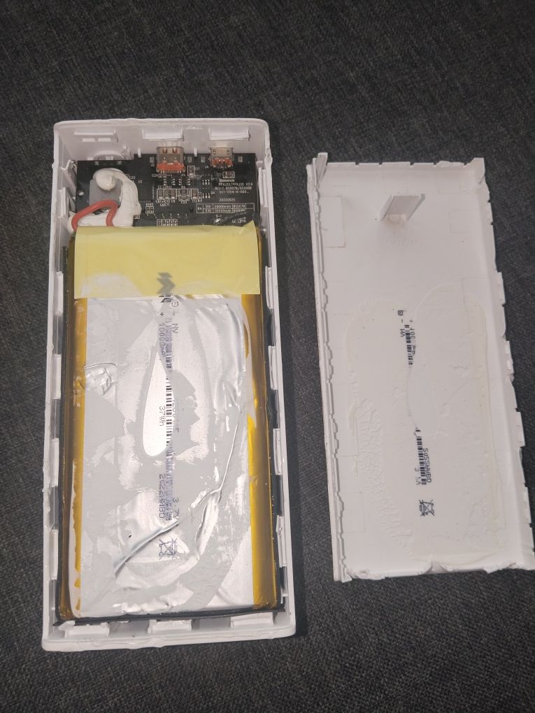 Powerbank Baseus 20000 mAh na części zamienne