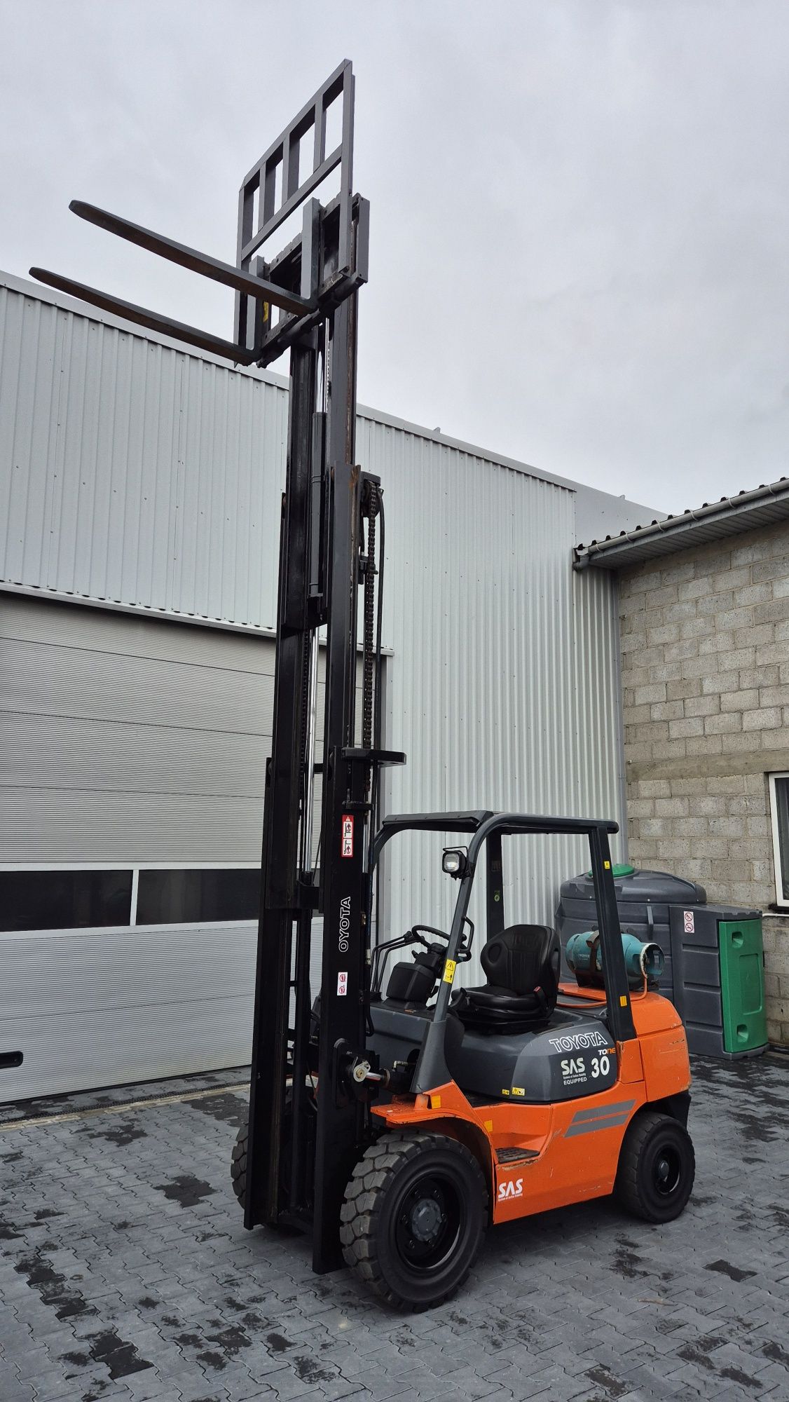 Wózek widłowy TOYOTA 7FGF30, triplex, przesuw, GAZ