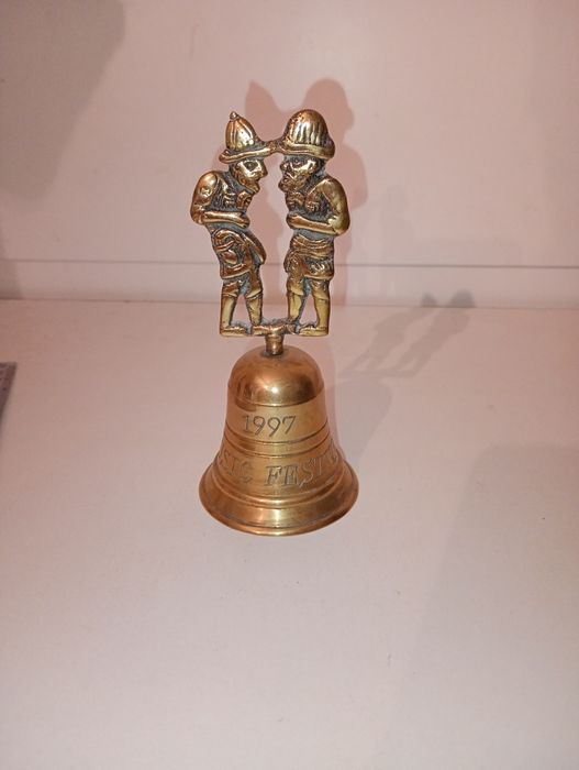 Dzwonek turecki z rzeźbą figurki