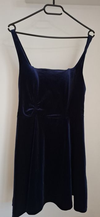 Nowa welurowa sukienka mini Reserved M