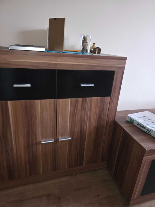 Zestaw mebli do salonu komoda, witryna, półka wisząca, stolik pod tv