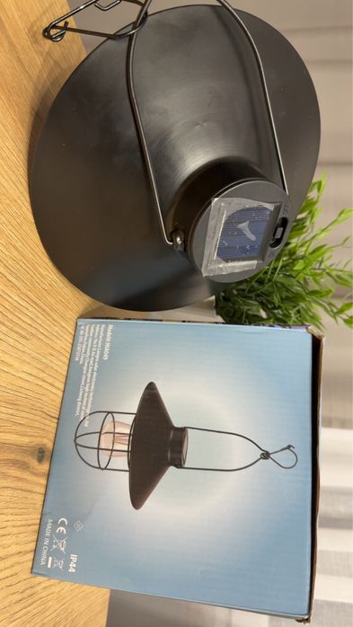 Lampa solarna wisząca metalowa Pearlstar w kolorze czarnym