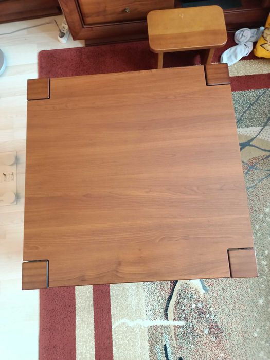 Ładny stolik kawowy w bardzo dobrym stanie