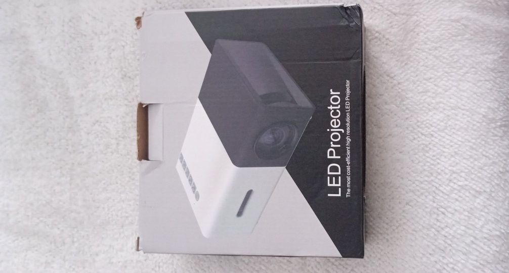 Projector LED modelo YG300