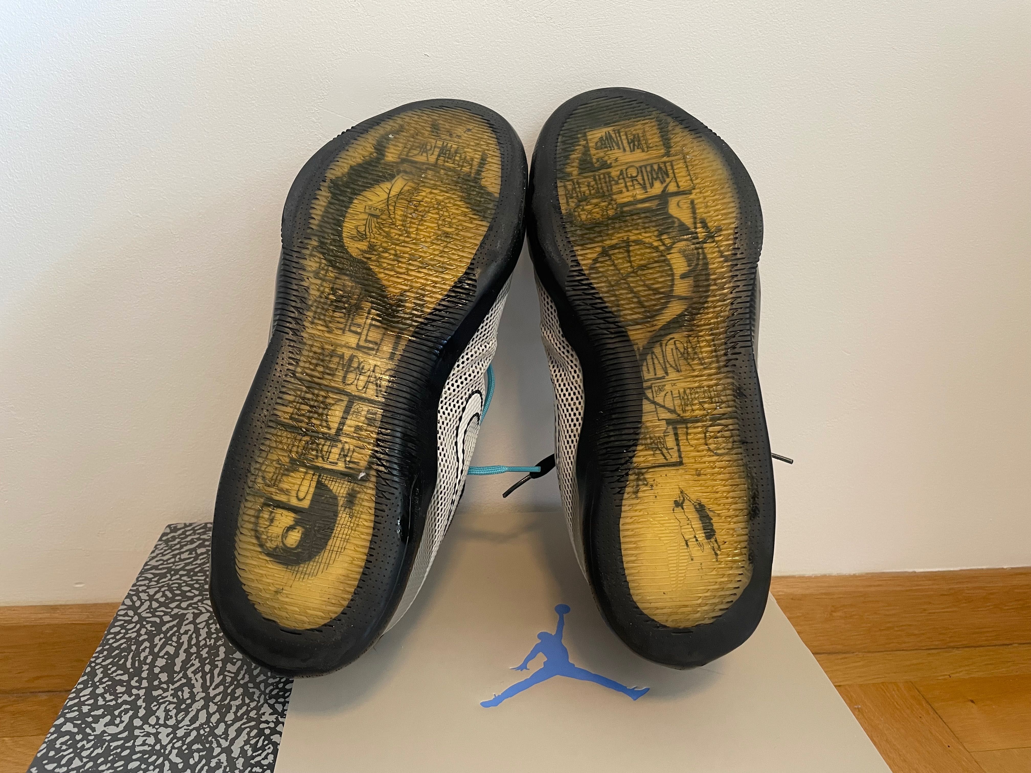 Kobe 11 EM QUAI 54 SIZE 12,5(30,5 cm)