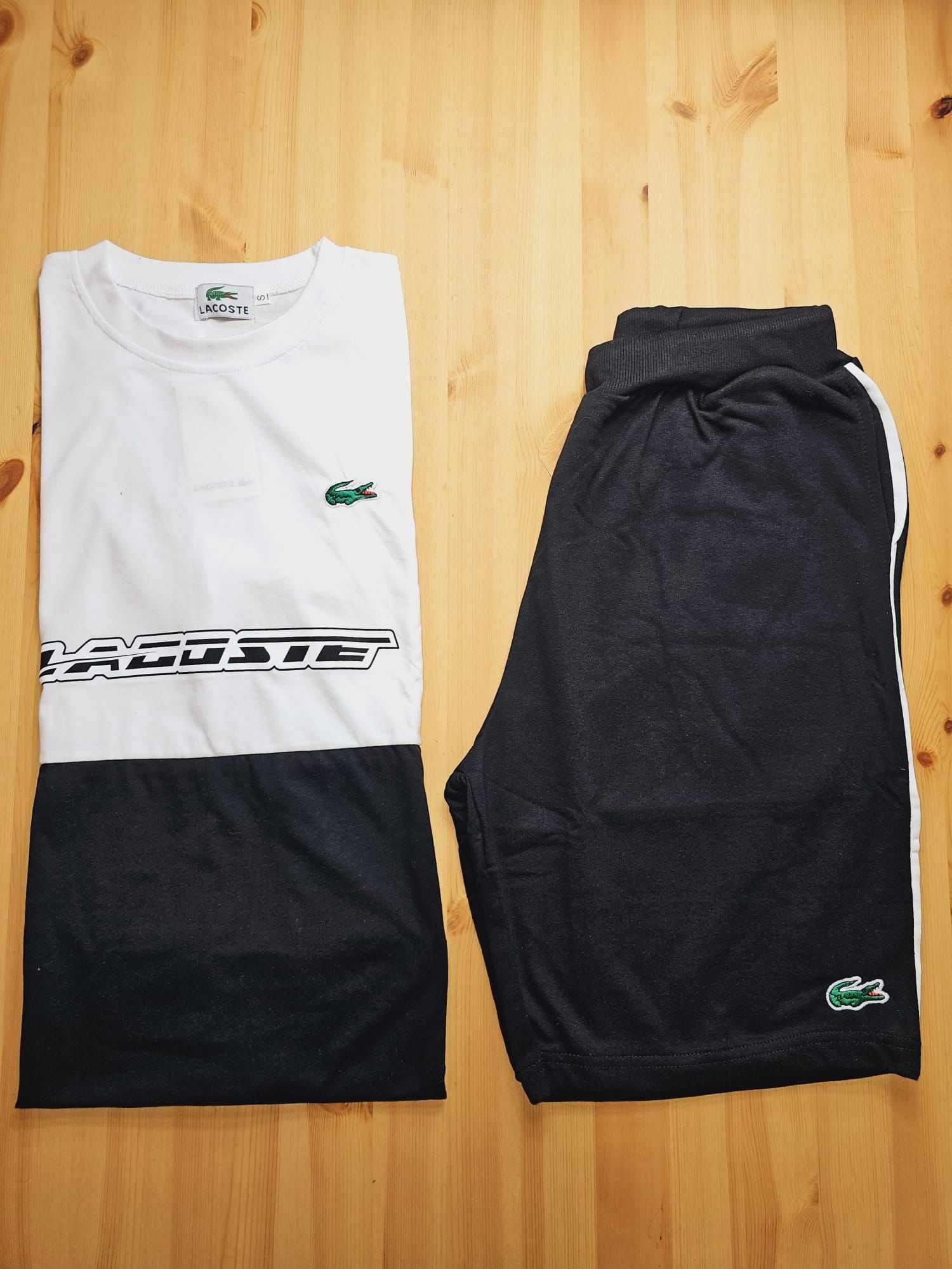 Conjunto de t-shirt com calção bordado