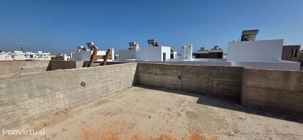 Moradia V3  Nova na Fuzeta –  Moderna e Jacuzzi de Oferta